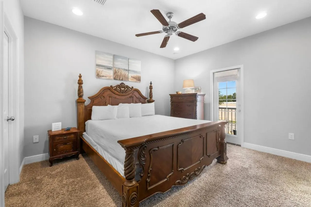 Sandy Feet Retreat Heart Of Destin Community Pool Holiday home