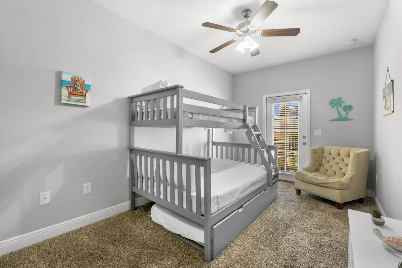 Sandy Feet Retreat Heart Of Destin Community Pool Holiday home