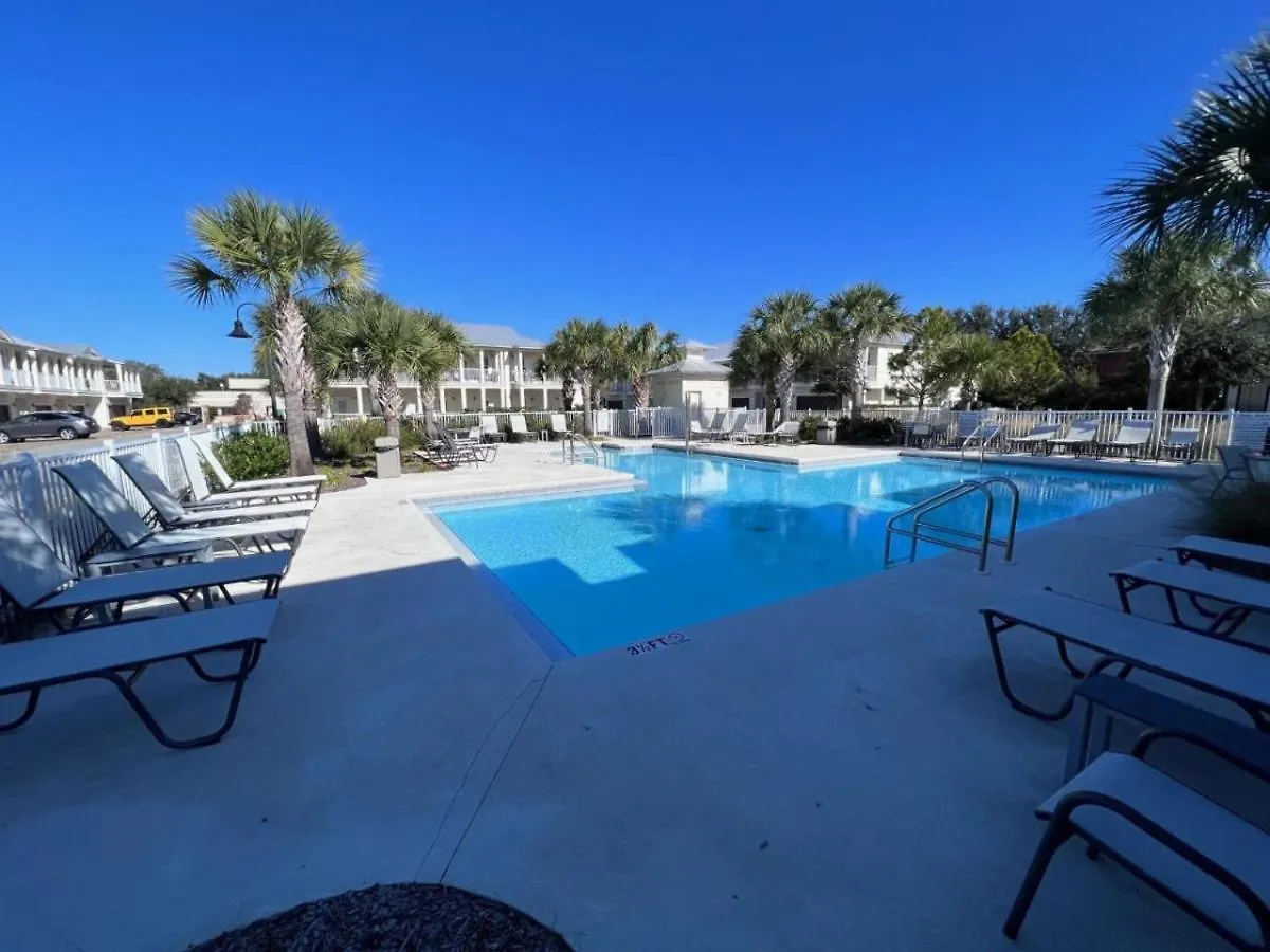 Sandy Feet Retreat Heart Of Destin Community Pool Holiday home